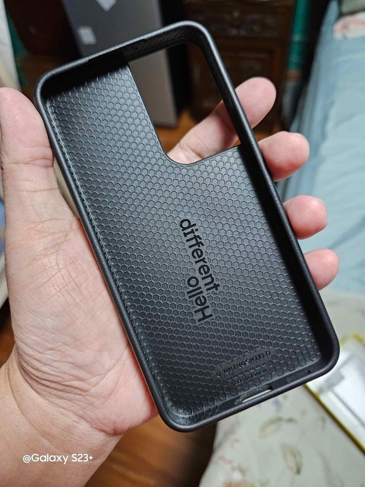 Rhinoshield Solidsuit Carbon Case for Samsung Galaxy s22 (Category: Cases & Sleeves) located in Makati City. Submitted by hamiky (Listing ID 1329966295, Image 3). Description: For selling: Rhinoshield case Solidsuit Carbon Compatible with Samsung Galaxy s22 Price 800 Can do delivery thru lalamove or shipping at buyers expense.