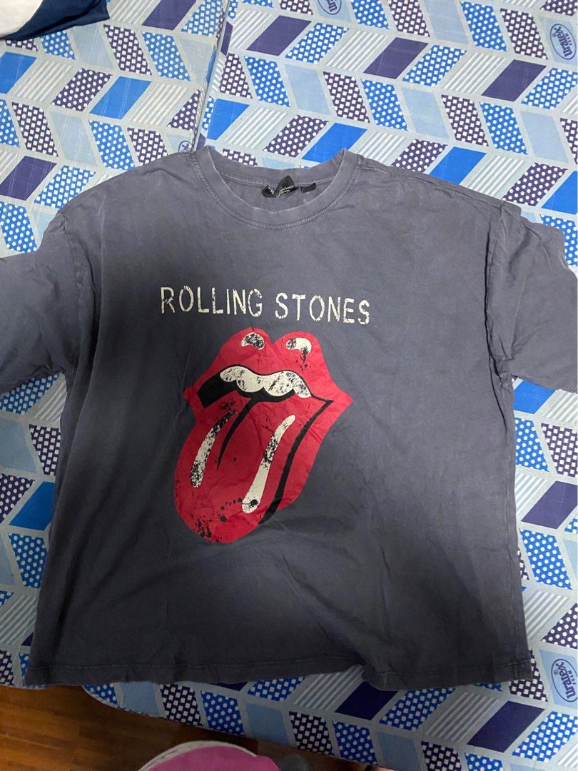 Rolling Stones shirt (Category: Tshirts & Polo Shirts ) located in Manila. Submitted by ohnalovespanda (Listing ID 1329955141, Image 1). Description: Rolling Stones oversized box cut shirt Brand new.