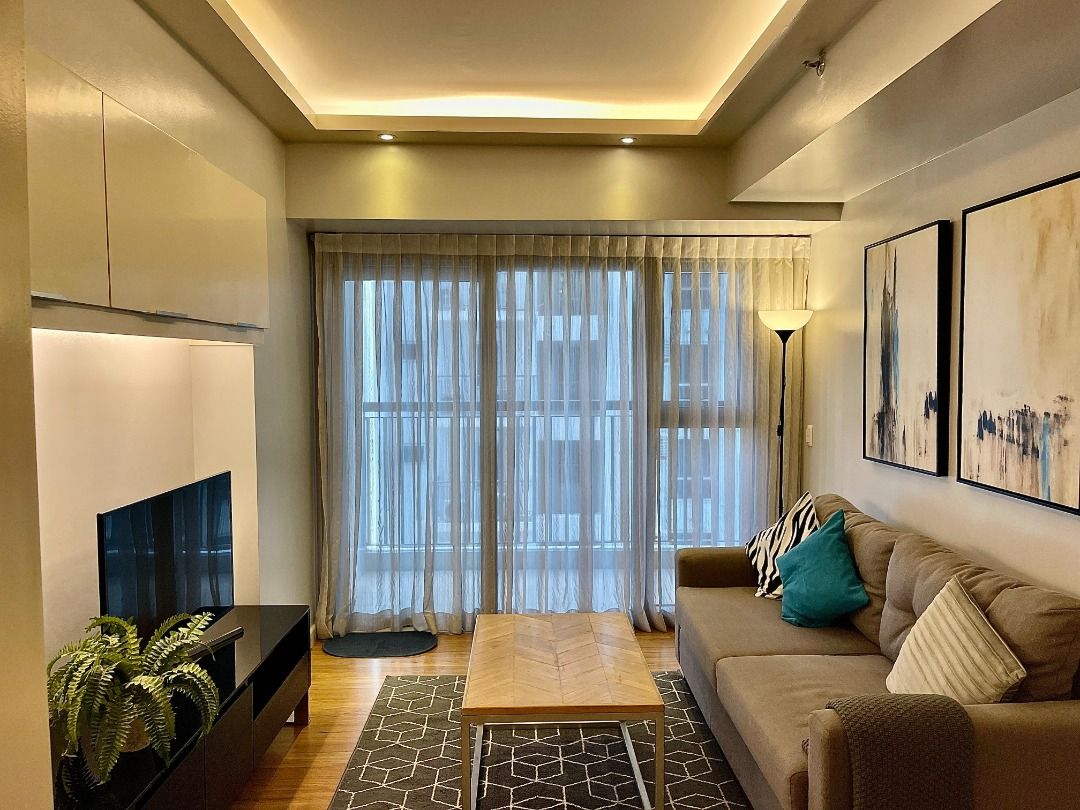 Rush Sale! Spacious 1BR One Maridien BGC for Sale Interior Designed