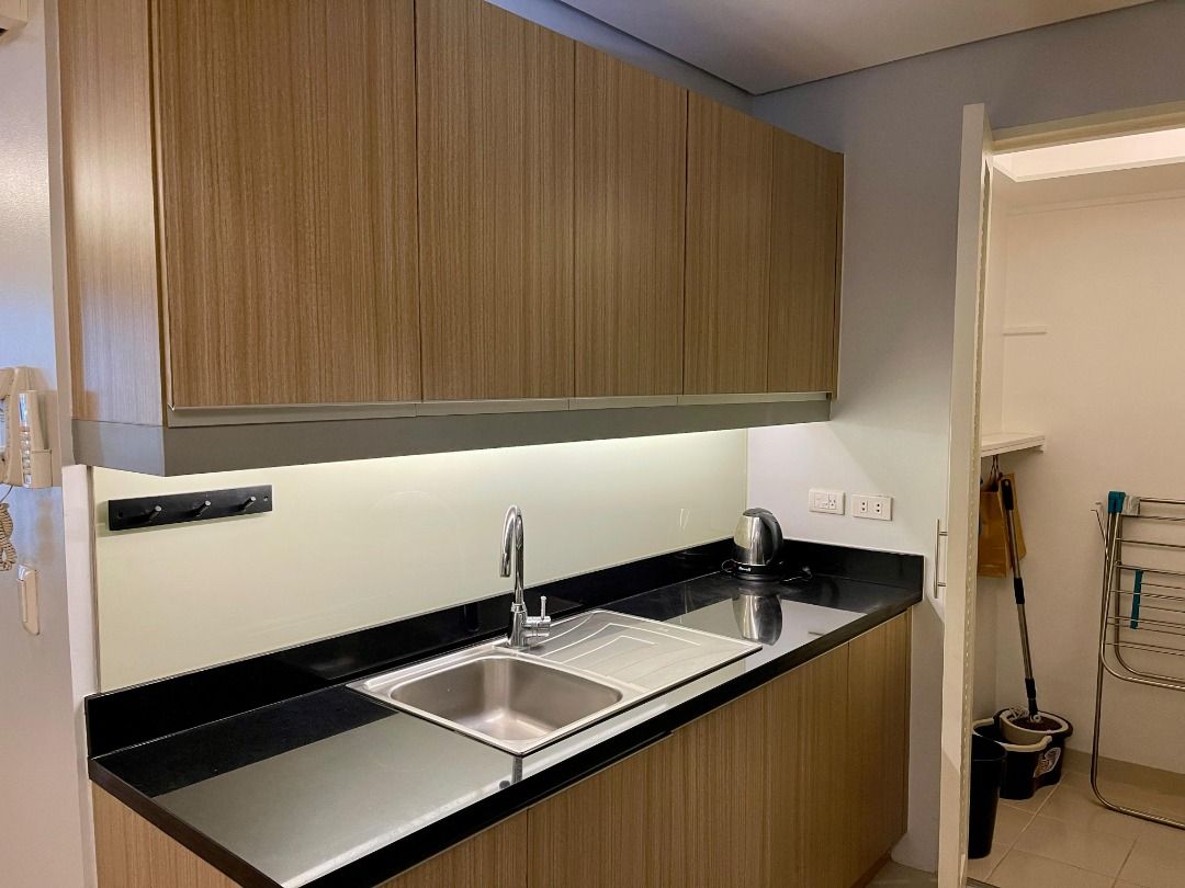 Rush Sale! Spacious 1BR One Maridien BGC for Sale Interior Designed