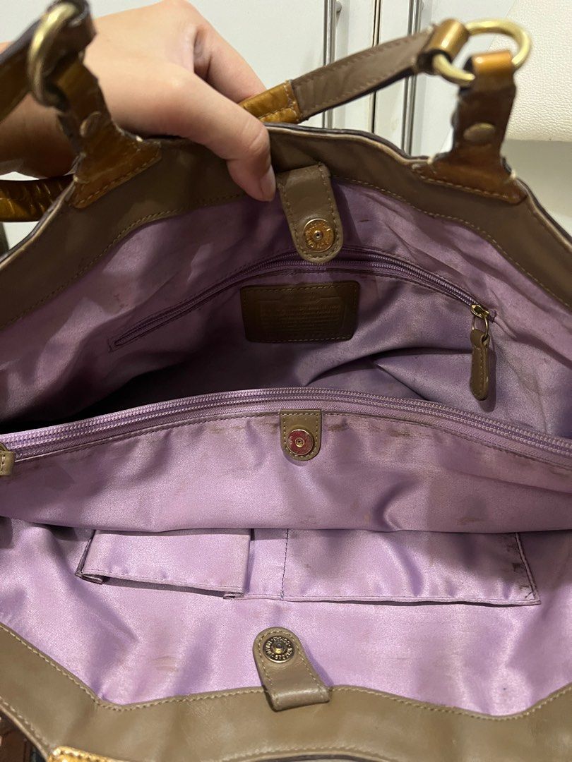 COACH Signature Patchwork Tote Bag (Category: Luxury Bags & Wallets) located in Quezon City. Submitted by swiftiesince08 (Listing ID 1329987875, Image 3). Description: Need cleaning yung loob. See pic for details. With stains on pvc opening No hang tag.