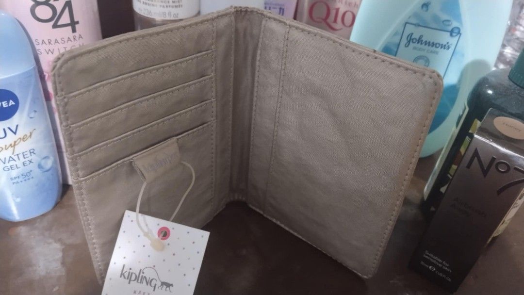 Silvery White Kipling Passport Holder W/Tag ORIGINAL (Category: Wallets & Card holders) located in Cebu City. Submitted by patjl (Listing ID 1329945792, Image 3). Description: Kipling Silvery White Passport Holder ORIGINAL w/ tag Condition: Like New MEET-UP: SM Seaside Cebu MOP: Gcash, PayMaya, Bank Transfer COURIERS: J&T, Maxim, Lalamove PM FOR MORE DETAILS OR PICS ‼️.
