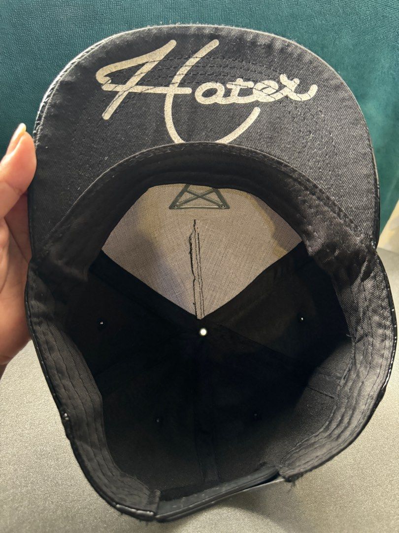 Snapback Cap (Category: Caps & Hats) located in Singapore. Submitted by nrojb27 (Listing ID 1329913638, Image 4). Description: .