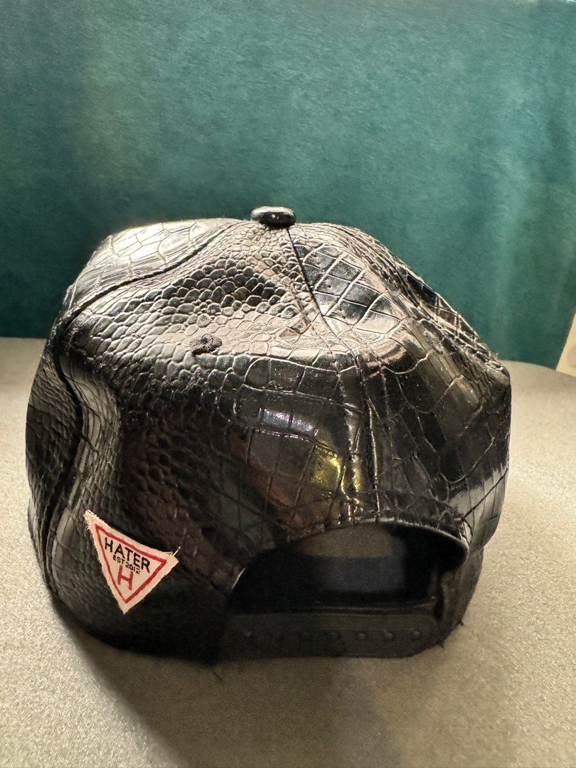 Snapback Cap (Category: Caps & Hats) located in Singapore. Submitted by nrojb27 (Listing ID 1329913638, Image 5). Description: .
