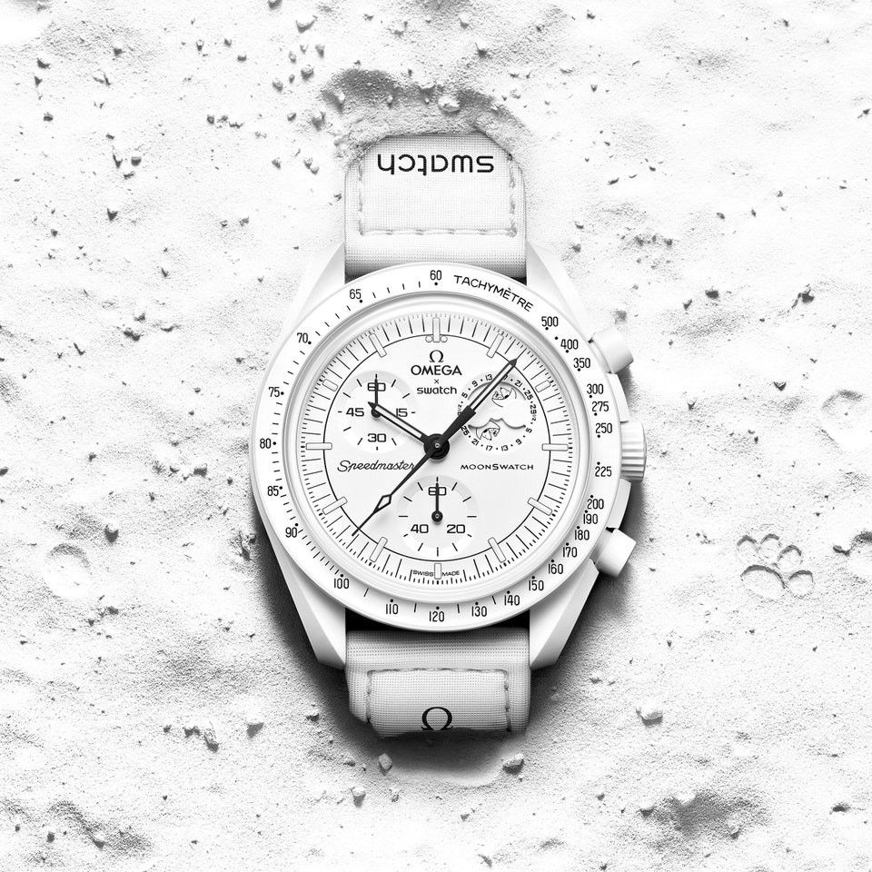 Swatch Omega Snoopy Moonswatch (WHITE) (Category: Men's Watches) located in Taguig. Submitted by jocher74605 (Listing ID 1329979439, Image 2). Description: Very well maintained by an avid watch enthusiast. no scratch no dents..