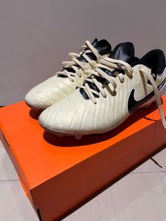 (Category: ) located in . Submitted by footballer07 (Listing ID 1329964952, Image 1). Description: .