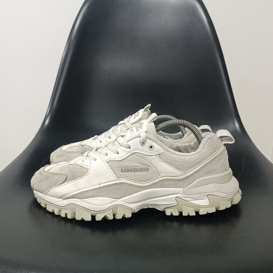 Umbro bumpy trainers on sale