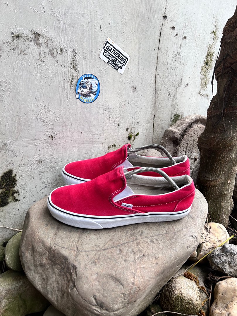 Vans Slip On Red Fesyen Pria Sepatu Sneakers di Carousell