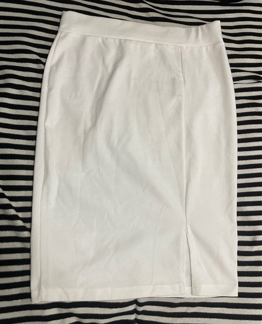 White Pencil Skirt With Slit Formal (Category: Skirts) located in San Juan, La Union. Submitted by nicaaas (Listing ID 1329962267, Image 1). Description: • no issues •waist: 28-36 inches (garterized) •length: 23.