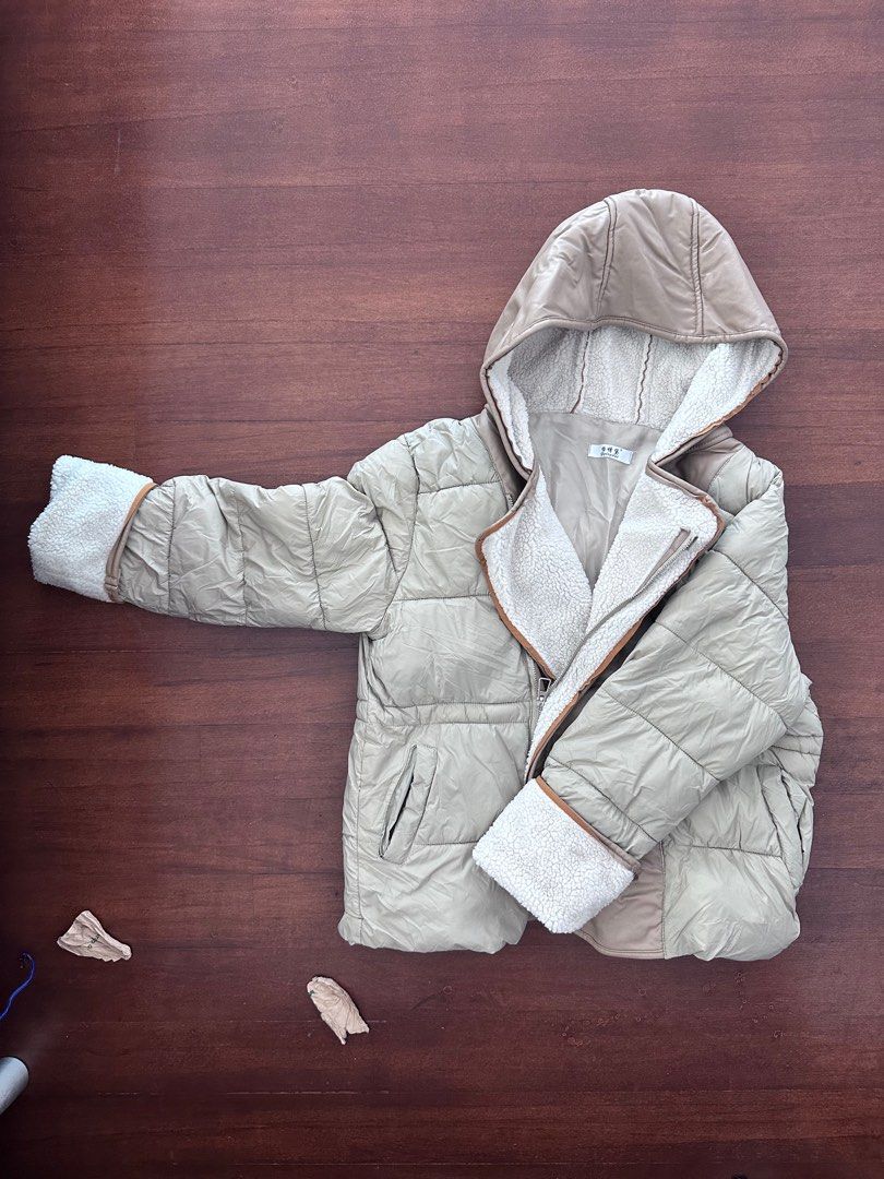 Winter jacket (Category: Coats, Jackets and Outerwear) located in Petaling Jaya. Submitted by ww_preloves (Listing ID 1329858491, Image 1). Description: I am 163cm, 55kg. Fit perfectly. Any height and weight +- 5 should be suitable. Good for winter. Not suitable for ski. Refer to photo for defect. Adjustable waist strap but is broken. Repair needed Original price bought at RM199 Now at RM70 Only serious buyer Pls don’t ask for more photos as alre