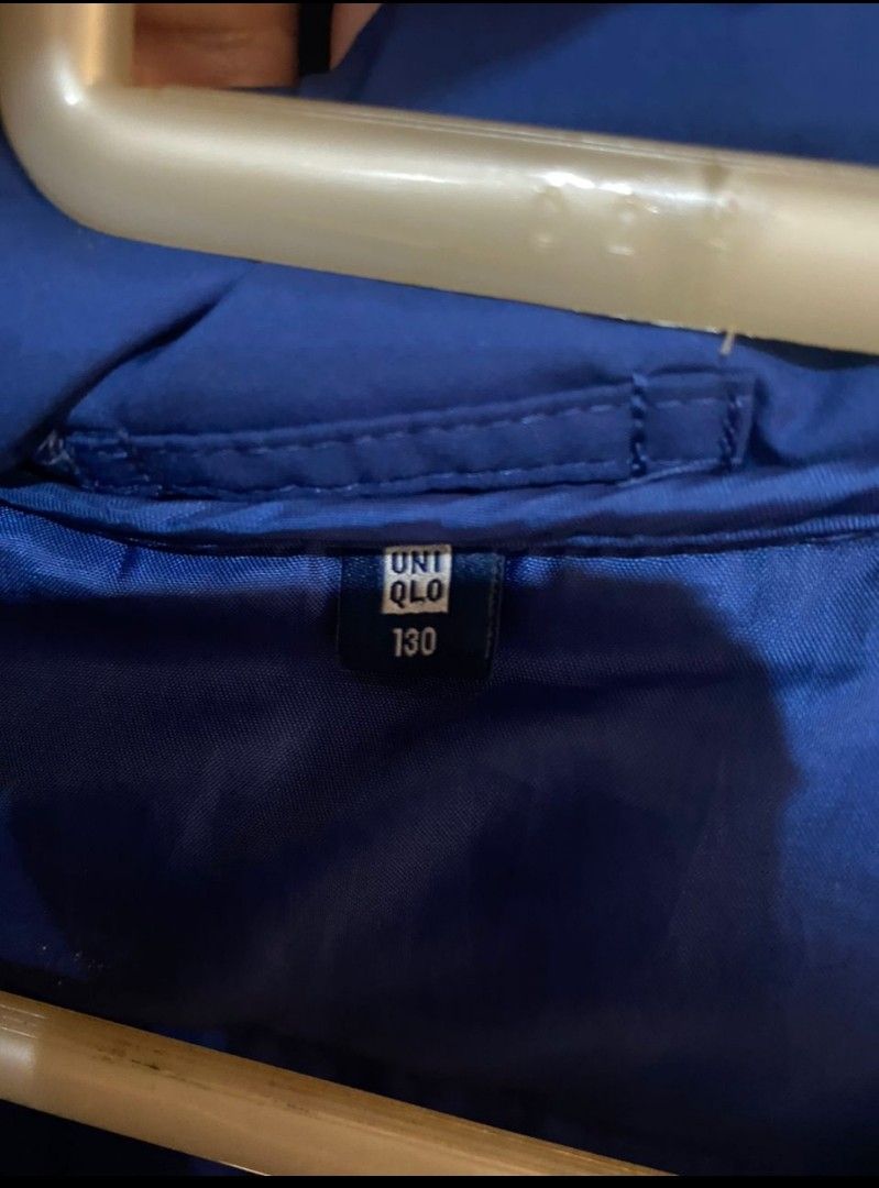 Winter jacket or Down (Category: Babies & Kids Fashion) located in Puchong. Submitted by bossksk (Listing ID 1329873702, Image 2). Description: Only wear once before, look exactly like new and in good condition. Nice to get kid to wear for winter season. Size is 130. Suitable for boy around 7 to 9 yrs old. Body length is 19.5 inch, shoulder 14 inch, body width 18 inch,sleeve length 25.5 inch. Price is negotiable. Prefer pick up in pj or puchong..