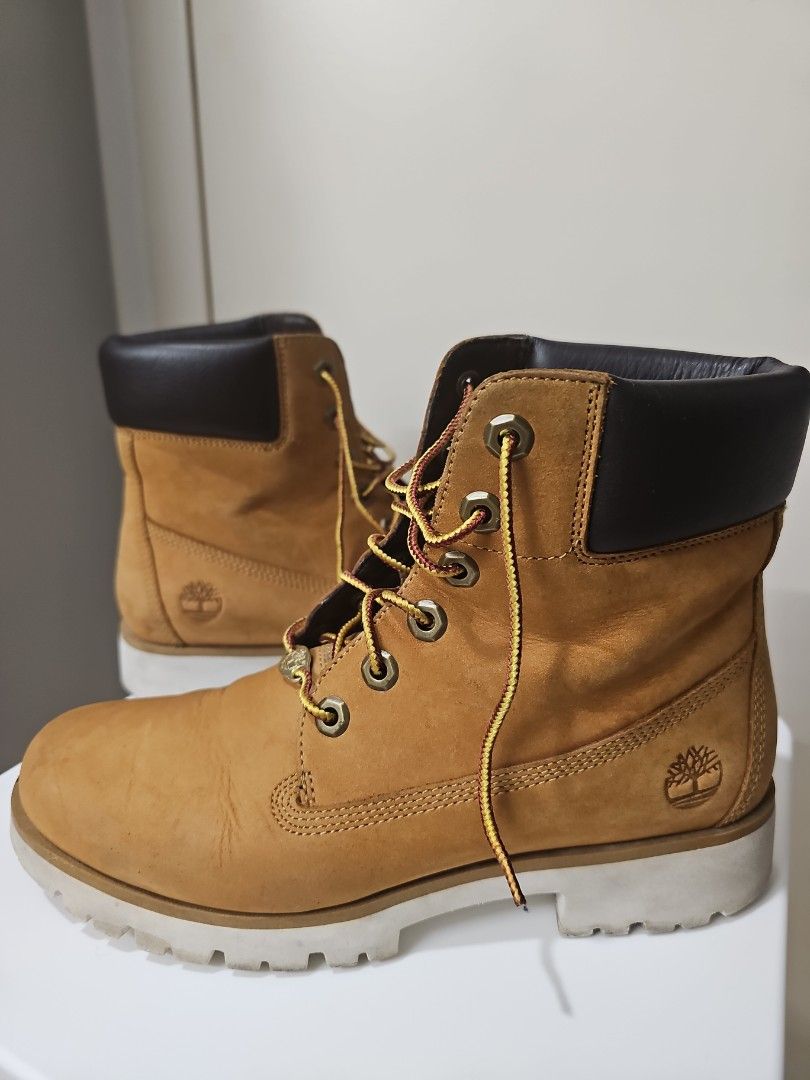Timberland Woman Lightweight Winter Boots Size 7.5W Women s Fashion Footwear Boots on Carousell