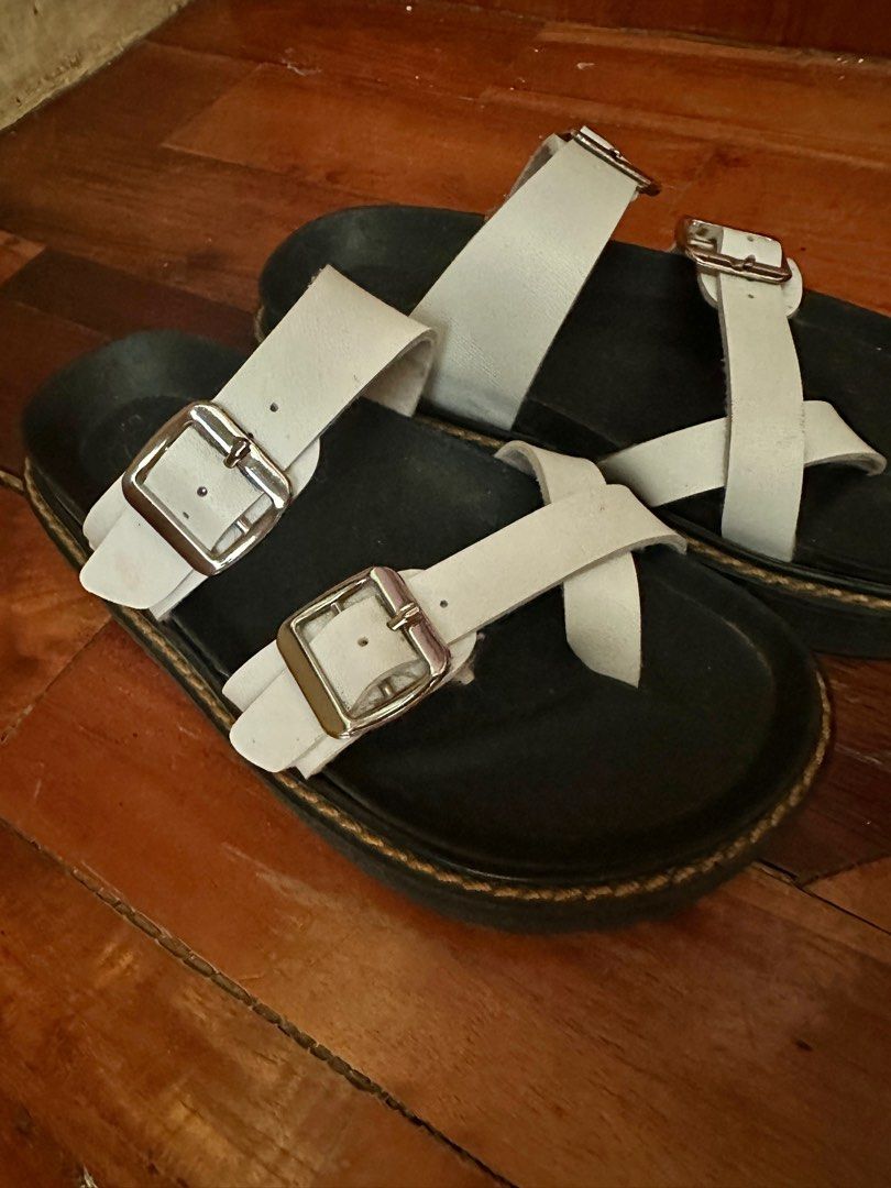 Aleys Anika Cross Finger Leather Platform Sandals (Category: Flats & Sandals) located in Davao. Submitted by everythingisverynice (Listing ID 1333927398, Image 1). Description: - in good condition - used only sa malls - fits size 5-6 women’s - no when worn payment options are BPI and maya only..