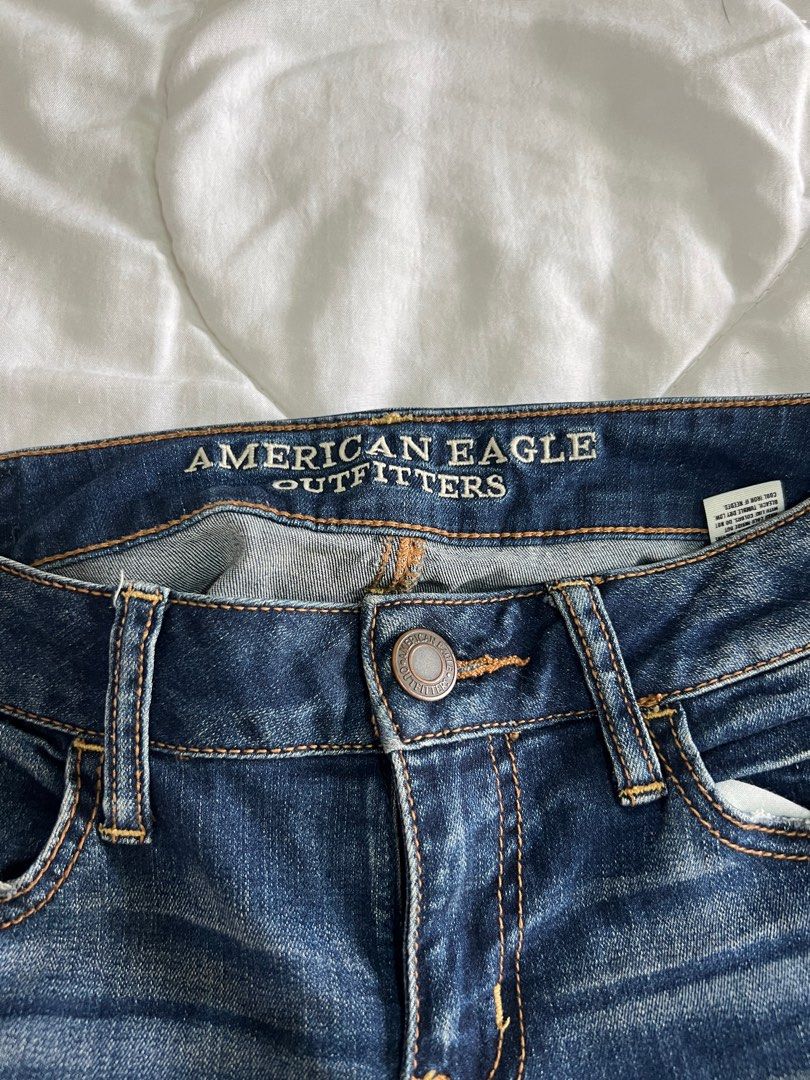 American Eagle Jeans (Category: Jeans) located in Valenzuela. Submitted by declutterclutter_ (Listing ID 1333935933, Image 2). Description: .