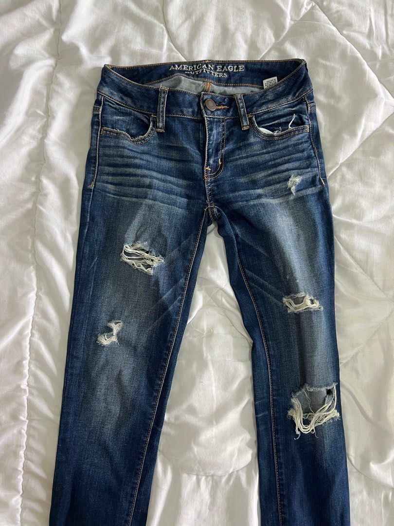 American Eagle Jeans (Category: Jeans) located in Valenzuela. Submitted by declutterclutter_ (Listing ID 1333935933, Image 1). Description: .