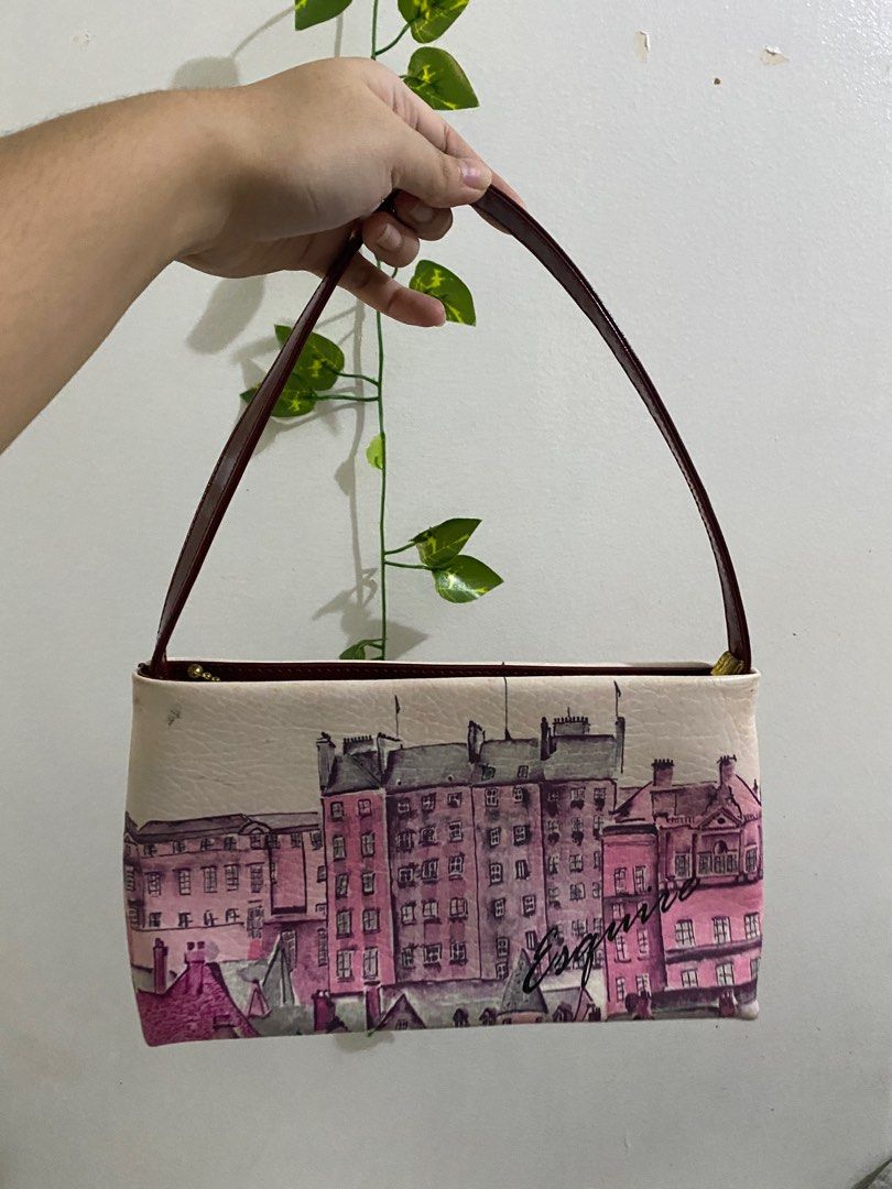 Baguette Hand Bag Vintage (Category: Purses & Pouches) located in Quezon City. Submitted by shophedwig (Listing ID 1333908688, Image 2). Description: 📍Quezon City Gcash Payment J&T Delivery Same day delivery (Grab, Lalamove etc) Shipping fee to be shouldered by buyer .