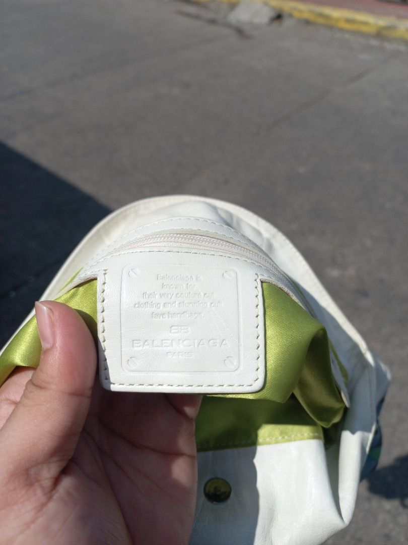Balenciaga Vintage Shoulder Bag (Category: Luxury Bags & Wallets) located in Murcia. Submitted by eman_03 (Listing ID 1333857551, Image 3). Description: 📌 Balenciaga Shoulder Bag *Authentic *Canvas and Leather Material *Magnet Lock *12W x 10L in inches (Dimension) * Needs cleaning * Minor Scratch (See Last Pic) * No Major Flaws Loc. Negros Occidental 💰 10 000 + shipping fee.