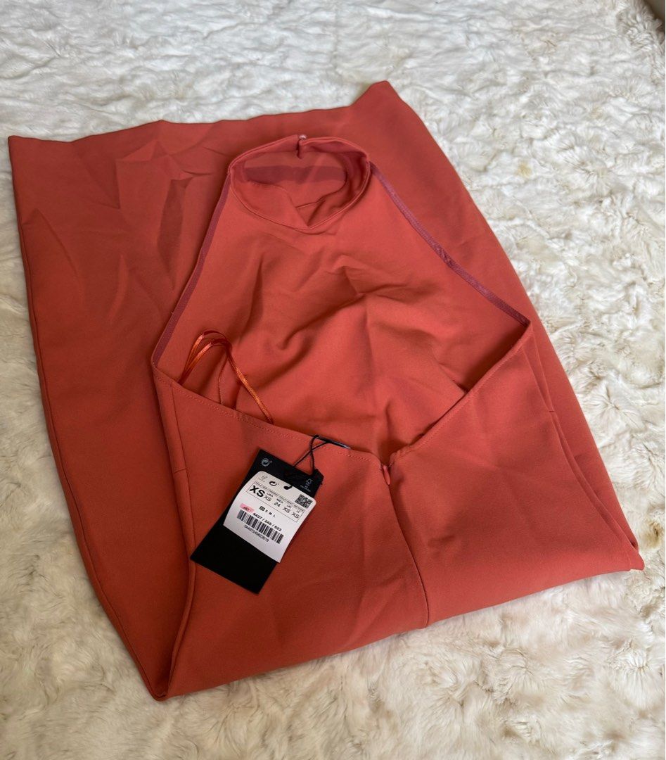 BNWT Zara Halter Dress (Category: Dresses) located in Taytay. Submitted by cheriiv (Listing ID 1333879570, Image 2). Description: .