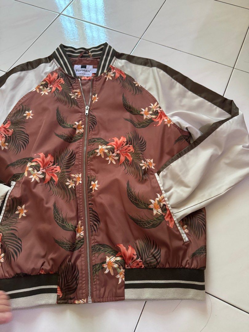 Bomber jacket (Category: Coats, Jackets and Outerwear) located in Kuala Lumpur. Submitted by jioksum (Listing ID 1333997769, Image 2). Description: washed, never worn.