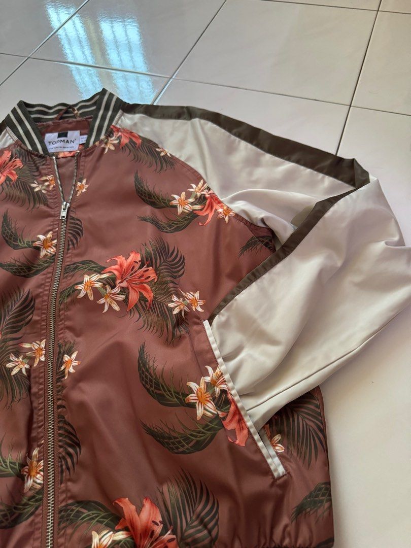 Bomber jacket (Category: Coats, Jackets and Outerwear) located in Kuala Lumpur. Submitted by jioksum (Listing ID 1333997769, Image 3). Description: washed, never worn.