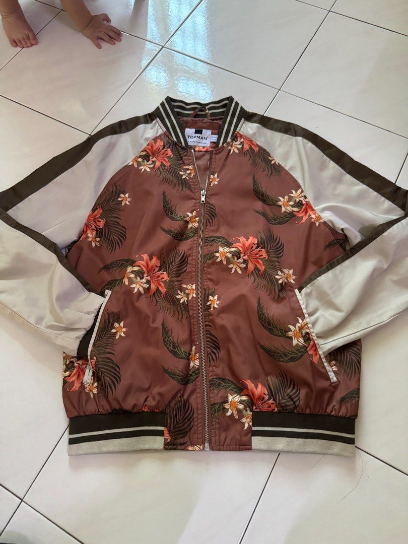 Bomber jacket (Category: Coats, Jackets and Outerwear) located in Kuala Lumpur. Submitted by jioksum (Listing ID 1333997769, Image 1). Description: washed, never worn.