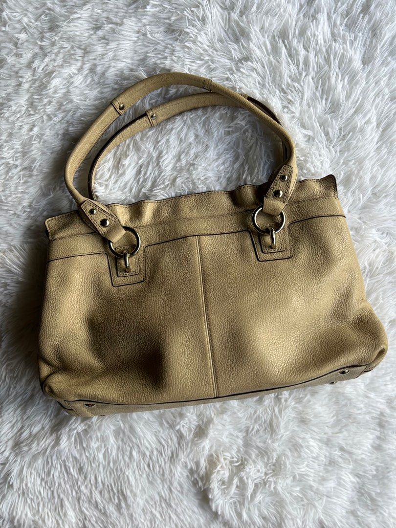 Coach Penelope Shoulder Bag in Beige (Category: Luxury Bags & Wallets) located in Nagcarlan. Submitted by itsmiholai (Listing ID 1333862710, Image 2). Description: See photos! 😊.