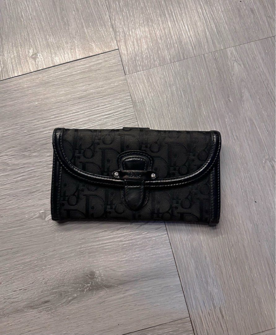 Dior canvas vintage orig (Category: Luxury Bags & Wallets) located in Manila. Submitted by dreamshineshop (Listing ID 1333919151, Image 1). Description: 𝑫𝒊𝒐𝒓 𝒗𝒊𝒏𝒕𝒂𝒈𝒆 𝙗𝙧𝙖𝙣𝙙 𝖳𝗋𝗈𝗍𝗍𝖾𝗋 𝖢𝖺𝗇𝗏𝖺𝗌 𝖻𝖾𝗅𝗍 𝖫𝗈𝗇𝗀 𝗐𝖺𝗅𝗅𝖾𝗍 -Purchased from: Authentic brand shop 100% -Money back proven fake. -Second hand selling as lowest price Color; black | Long wallet, two compartment seperate | with code | Paper bills and cardslot. 𝑫𝒆�