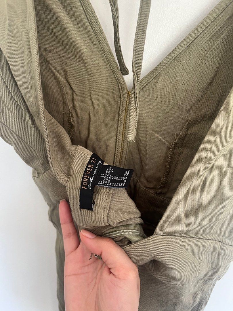 F21 Midi Dress (Category: Dresses) located in Manila. Submitted by camziieesclutter (Listing ID 1333879778, Image 3). Description: No flaws! Gained weight so it does not fit me anymore..