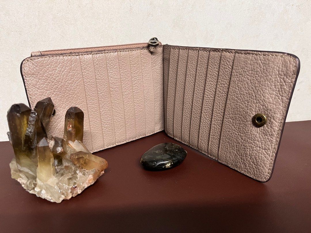 Fino Wallet (Category: Luxury Bags & Wallets) located in Caloocan City. Submitted by cjocath (Listing ID 1333930778, Image 3). Description: Taupe color, personal use, no tear or bakbak rank A, used twice only .