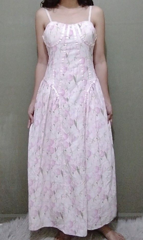 Floral Padded Maxi with Adjustable Straps (Category: Dresses) located in Cebu City. Submitted by laganda (Listing ID 1333887666, Image 1). Description: flawless fits M -L ( length 49" waist 32" bust 36") model size M height 5"1'.