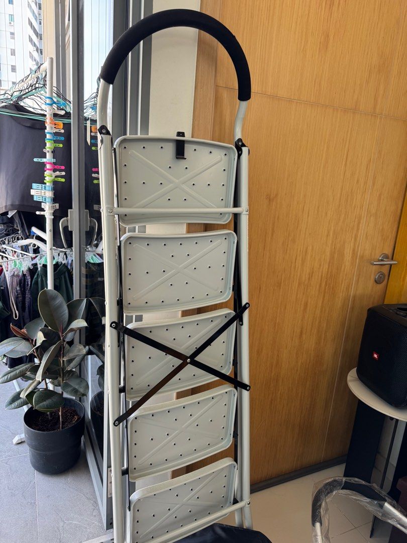 Foldable ladder 5 steps65073564734338113