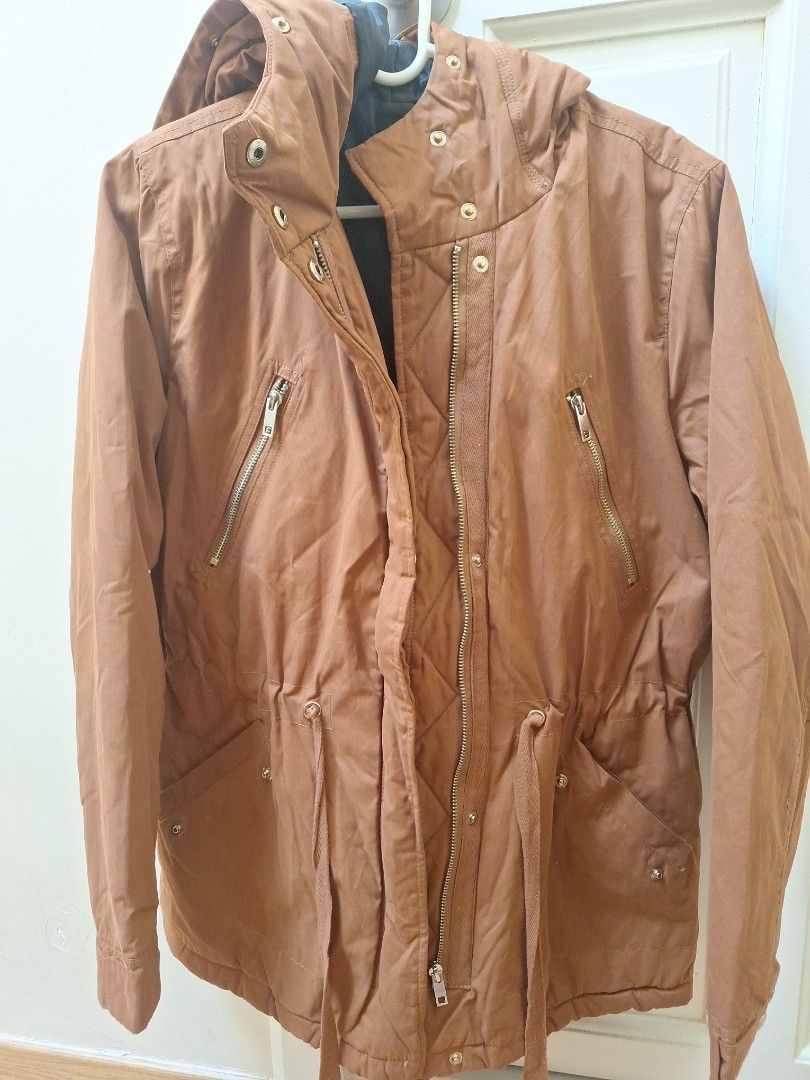 Forever 21 winter jacket (Category: Coats, Jackets and Outerwear) located in Petaling Jaya. Submitted by bethelle (Listing ID 1333868533, Image 1). Description: forever 21 parka winter jacket size S fits size M with layering worn one trip considered almost new condition 9/10 no rips or tears or discoloration medium thickness can be worn for winter w layering rm 50 excl ship.