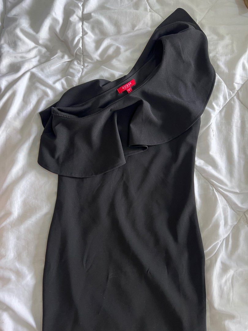 Guess One-shoulder Dress (Category: Dresses) located in Valenzuela. Submitted by declutterclutter_ (Listing ID 1333935422, Image 1). Description: .