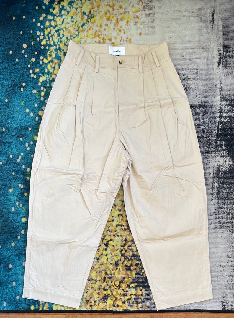 Hed Mayner Wide Fit Curved Pleated Pants (Category: Trousers) located in Quezon City. Submitted by moodmodemod (Listing ID 1333865249, Image 1). Description: Hed Mayner Wide Fit Curved Pleated Pants (FIXED PRICE) •Used less than 5 times •Selling this because it doesn’t fit me anymore 😞 •Functional side pockets •Just needs a little steam ironing •100% in good condition MEASUREMENTS Waist - 30” Length - 37” MOP: BDO / BP| / UB Bank Transfer Helpin