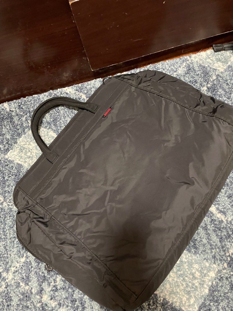 Hedgren urban laptop bag (Category: Laptop Bags & Sleeves) located in Paranaque City. Submitted by lineasophia (Listing ID 1333933880, Image 2). Description: .
