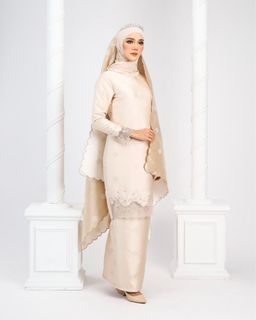 (Category: ) located in . Submitted by wardrobe2u_ (Listing ID 1333954145, Image 1). Description: .