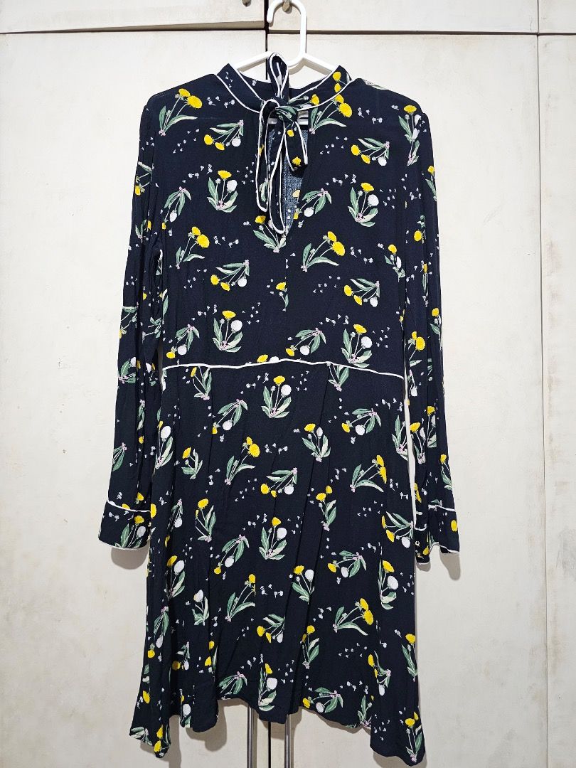 H&M Floral Dress (Category: Dresses) located in Quezon City. Submitted by declutteringgalore (Listing ID 1333979503, Image 2). Description: brand new without tags never been used no flaws no cod payment loc: qc shipping at buyer's expense lalamove grab express j&t.