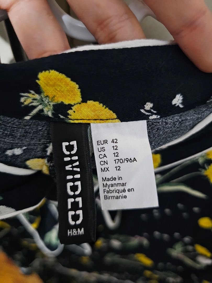 H&M Floral Dress (Category: Dresses) located in Quezon City. Submitted by declutteringgalore (Listing ID 1333979503, Image 3). Description: brand new without tags never been used no flaws no cod payment loc: qc shipping at buyer's expense lalamove grab express j&t.
