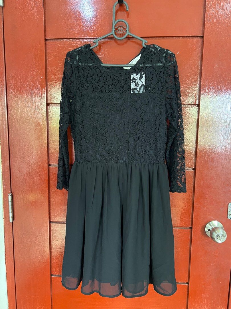 H&M Lace Dress (Category: Dresses) located in Valenzuela. Submitted by declutterclutter_ (Listing ID 1333934870, Image 1). Description: .