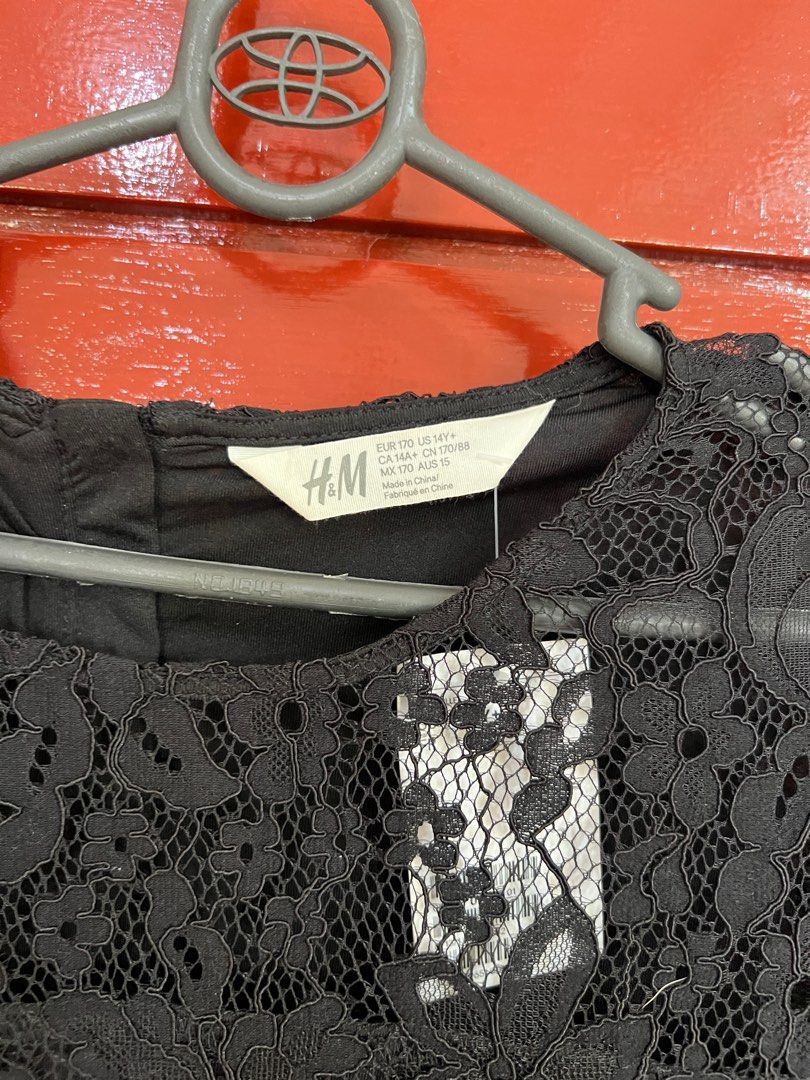 H&M Lace Dress (Category: Dresses) located in Valenzuela. Submitted by declutterclutter_ (Listing ID 1333934870, Image 2). Description: .