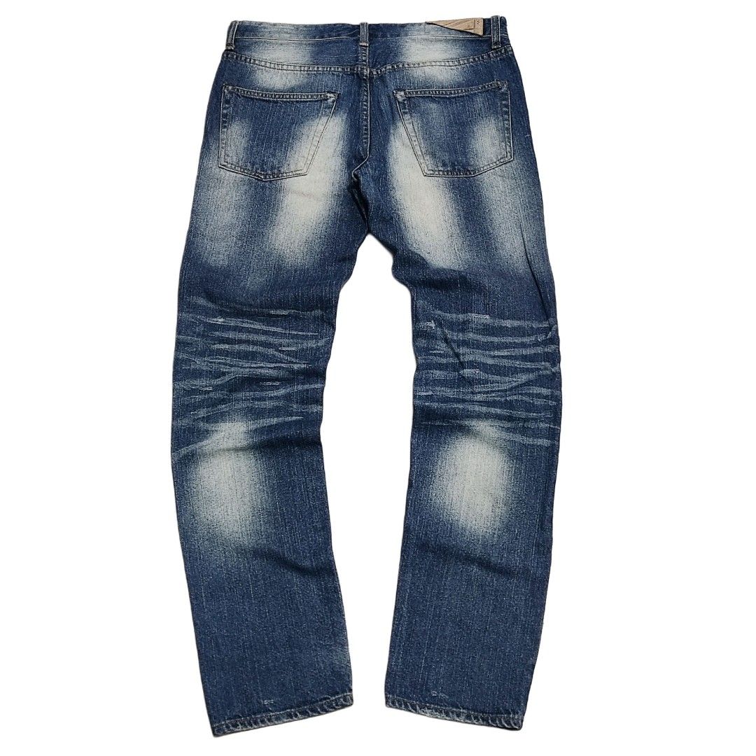 Y2k Izzue Japan Button Fly Slim Fit Jeans (Category: Jeans) located in Angeles City. Submitted by thriftrawph (Listing ID 1334005687, Image 2). Description: Excellent condition (no issues) - size: XL - waist: 34 - length: 40.5 - thigh: 11.5 - hem: 6.2 Available for purchase via direct message [<3].