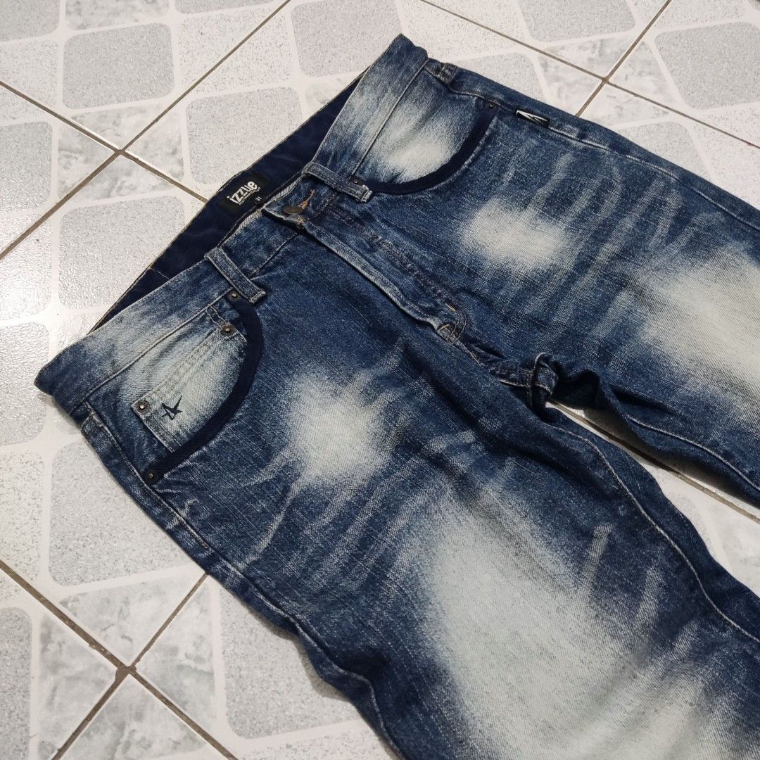 Y2k Izzue Japan Button Fly Slim Fit Jeans (Category: Jeans) located in Angeles City. Submitted by thriftrawph (Listing ID 1334005687, Image 3). Description: Excellent condition (no issues) - size: XL - waist: 34 - length: 40.5 - thigh: 11.5 - hem: 6.2 Available for purchase via direct message [<3].