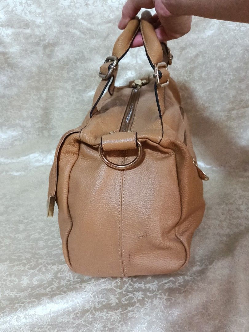 Japan Leather Bag (Category: Shoulder Bags) located in Santo Tomas. Submitted by mybellacloset158 (Listing ID 1333991769, Image 3). Description: Japan Leather Bag Doctors. Bag Pure Leather, Snake skin No flaws. just minimal sign of wear. 2 way, Medium size Last price posted. Nko hanggling please.
