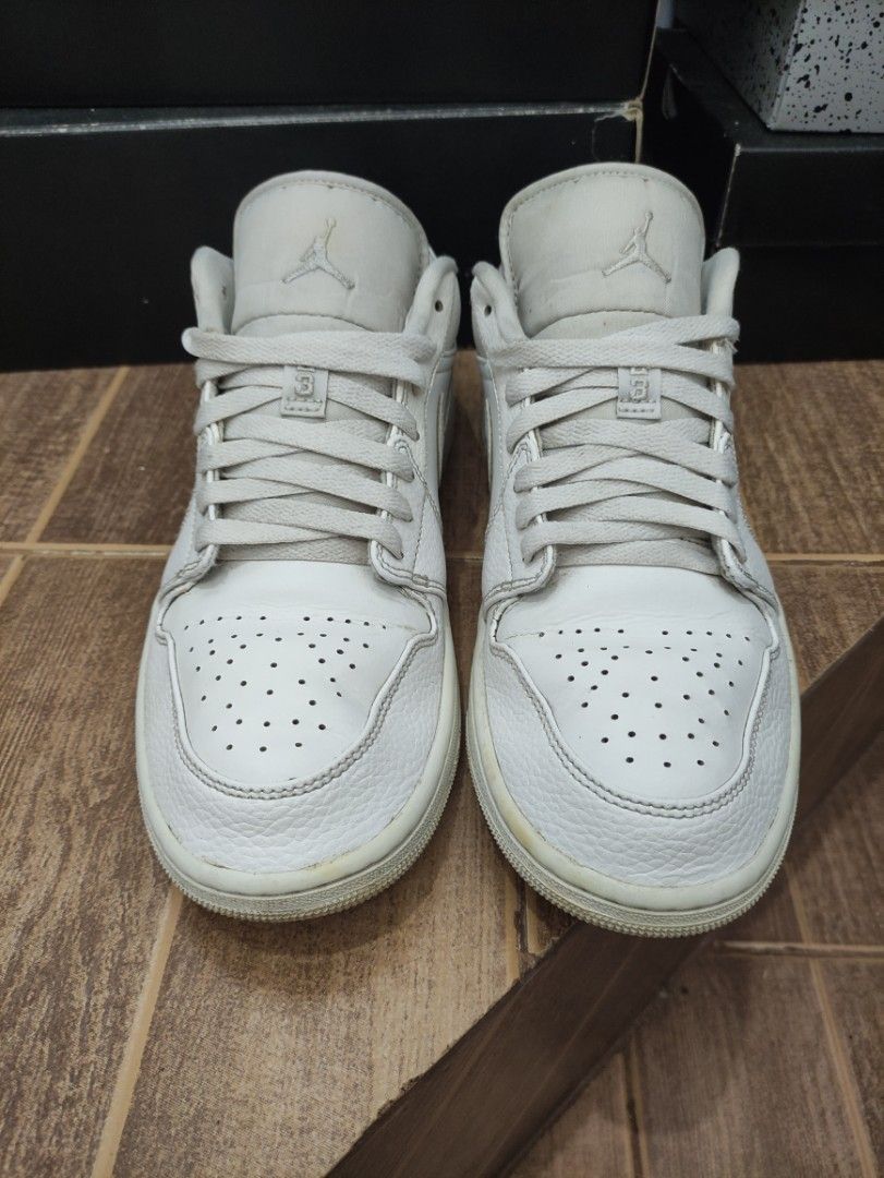 Jordan 1 Low Triple White (Category: Sneakers) located in Cebu City. Submitted by RONHEATS (Listing ID 1333891403, Image 2). Description: size 10.5 legit/Original guaranteed ✅ very good condition replacement box only Cebu area can ship nationwide.