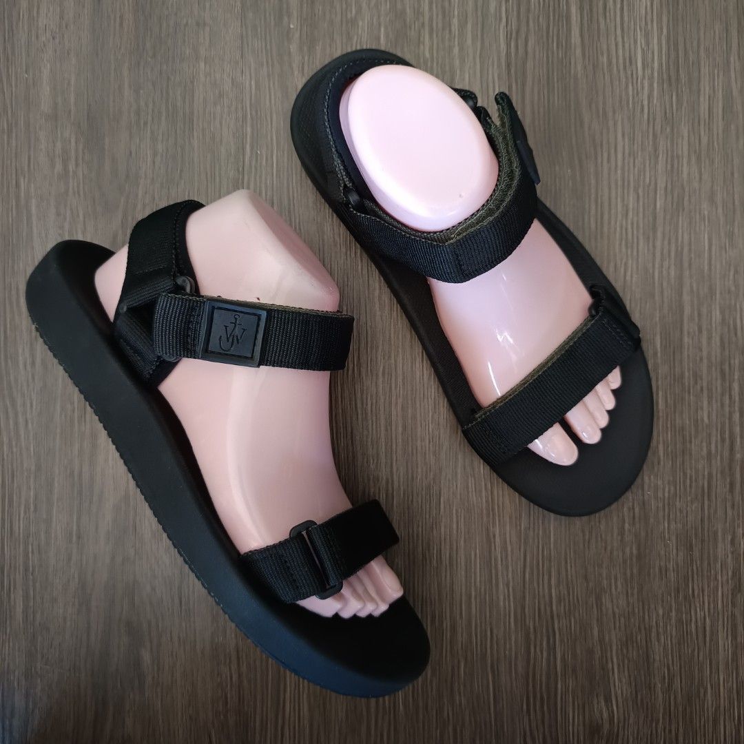 jw anderson uniqlo sandals