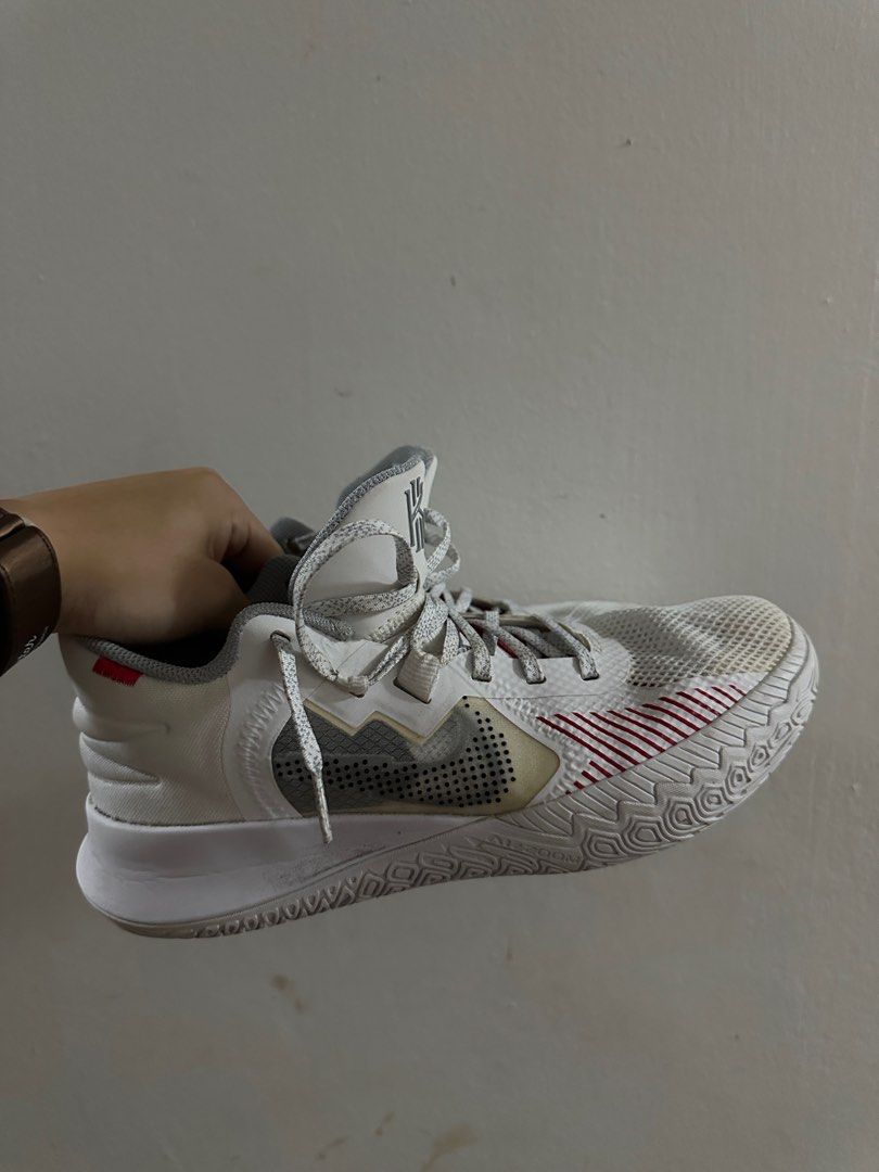 Kyrie Flytrap V EP US 7.5 Men s Fashion Footwear Sneakers on Carousell