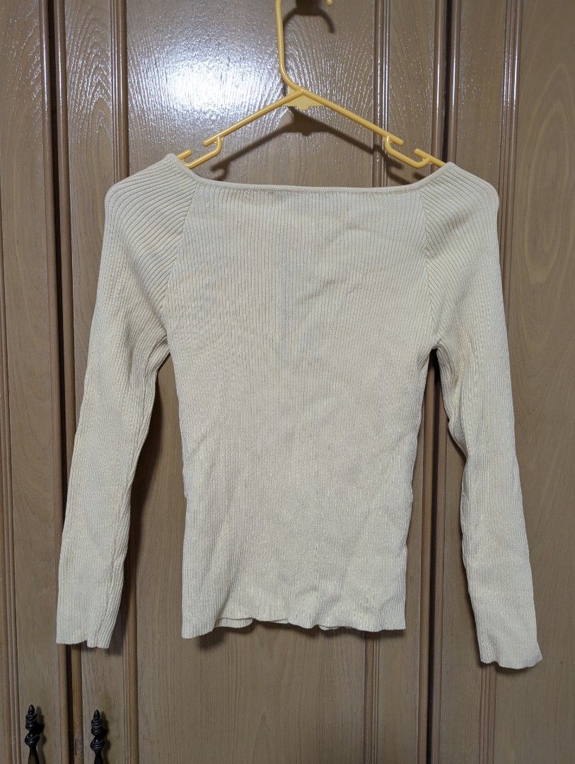 Low cut long sleeve shirt shop