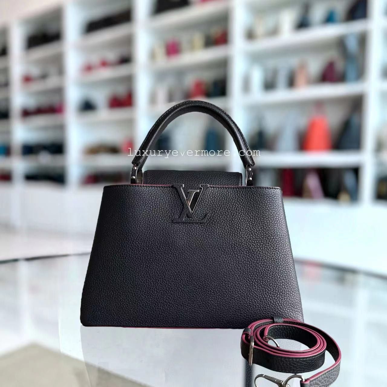 LV Capucines MM 31CM Taurillon Grained Calfskin Noir Black Silver Hardware Louis Vuitton