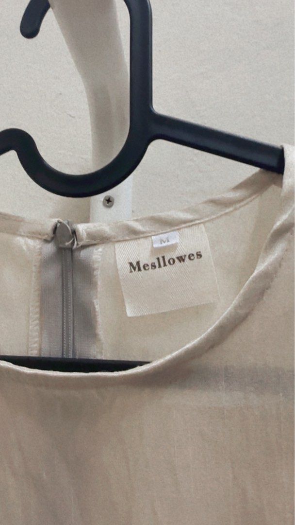 MESLLOWES TOP (Category: Blouses) located in Skudai. Submitted by bukanbidadari7x (Listing ID 1333858816, Image 2). Description: hi, size can fit to M . .