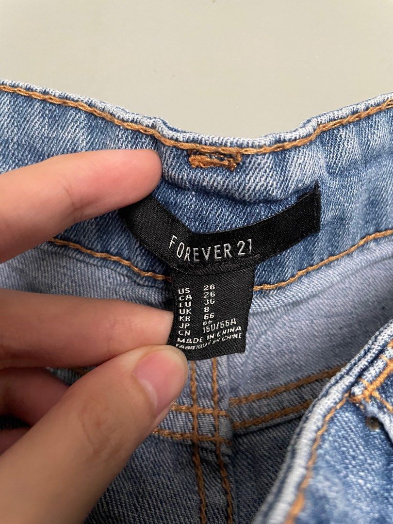 Mid-waist shorts (Category: Shorts) located in Pasig City. Submitted by ysaint (Listing ID 1333924271, Image 2). Description: Fits 26-27 Php 50 only!.